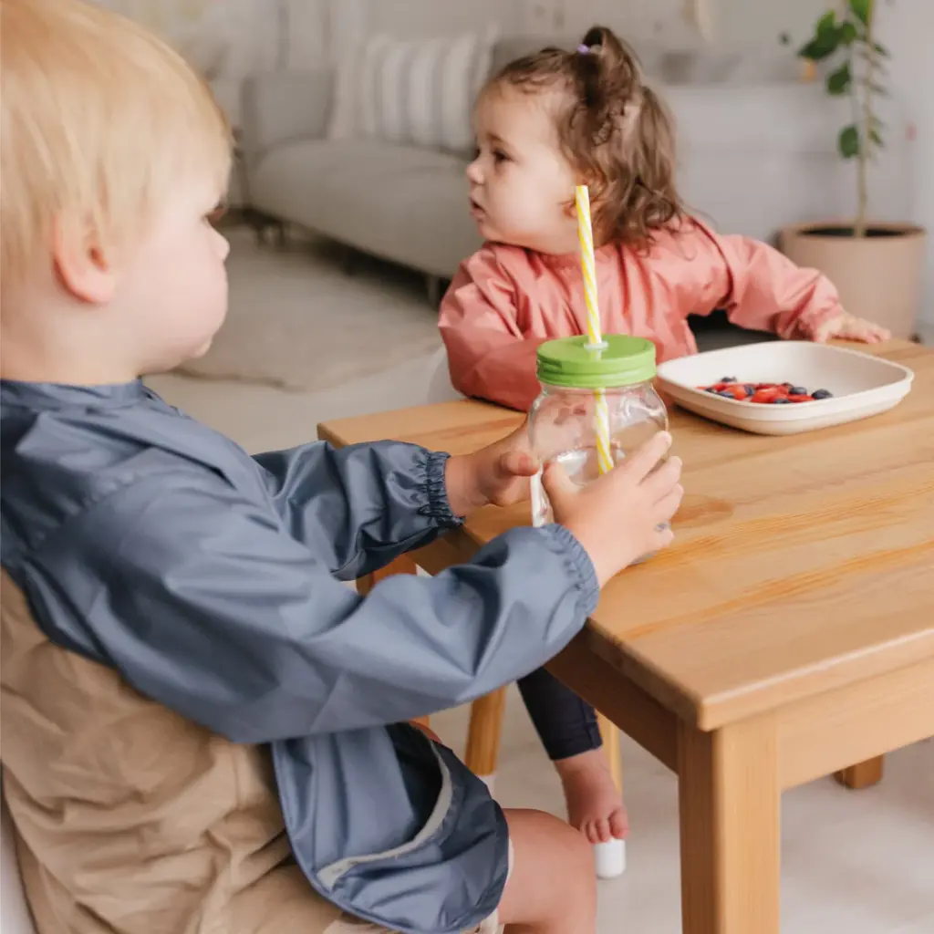 L0223-Perlimpinpin-Bib-with-Sleeves-Bavoir-Manches-Cayenne-Cayenne_photo_Lifestyle3_1100x.webp