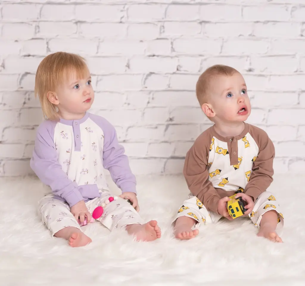 Silkberry Baby Organic Cotton Long Sleeve Romper w/Kangaroo Pocket (Winter Berries Print)