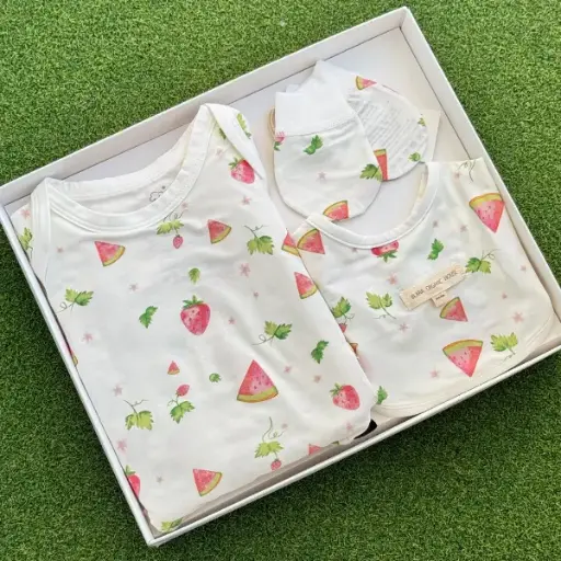 Blara Organic House Short Sleeve Bodysuit Bundle - Strawberry Print   (Pack of 3pc Bodysuit + Bib + Mitts) 